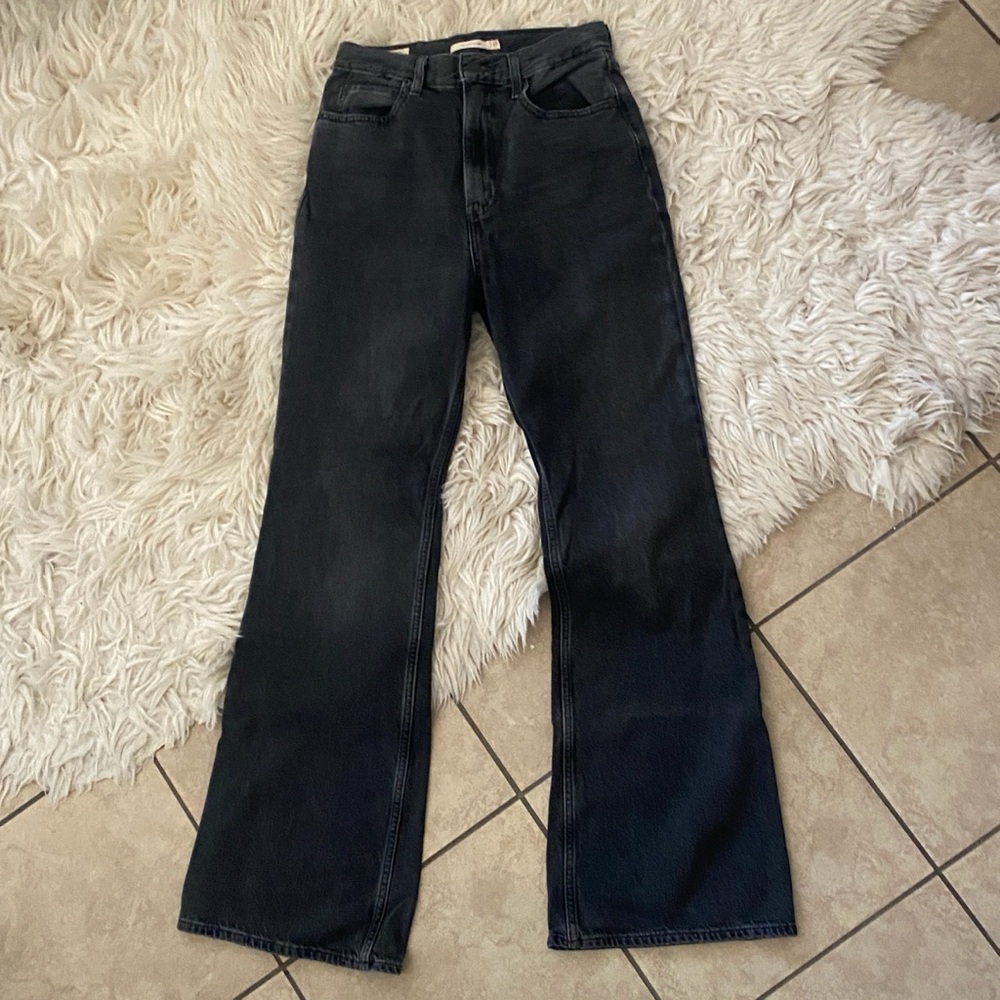 Levi’s 70’s High Rise Flare Black Wash Jeans! Size 27